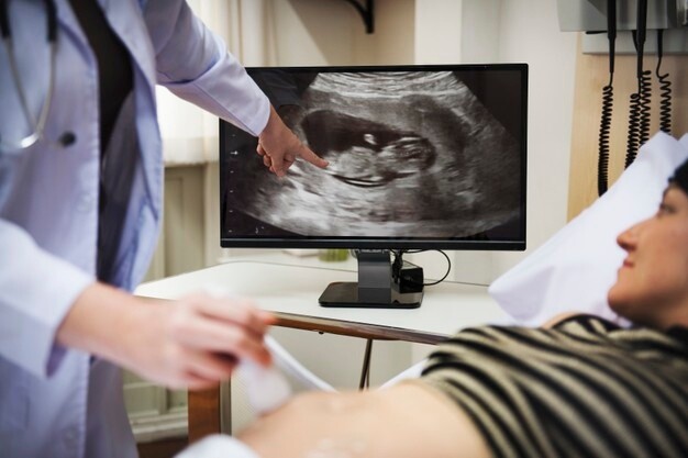 Khám thai định kỳ, bác sĩ tái mặt khi thấy nước ối chuyển màu nâu sẫm: Mẹ bầu lập tức được đưa đi xét nghiệm - 2