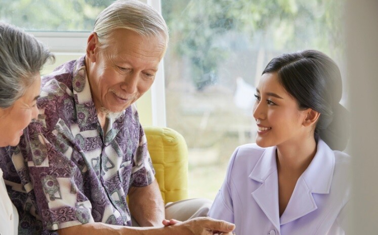 Ngày bố dượng mất, 2 con riêng của ông đuổi chúng tôi khỏi nhà nhưng mẹ tôi mừng ra mặt - 2
