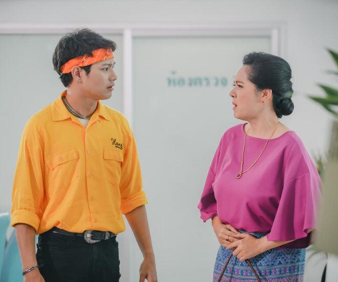 Tôi đòi mẹ cho tiền mua xe hơi mới chịu đi làm, bố dượng run rẩy đưa ra chiếc túi bạc màu - 1