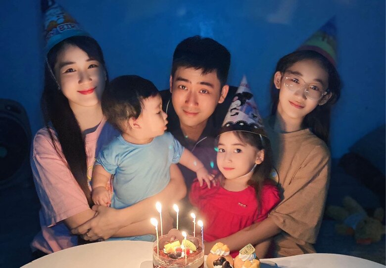 Vợ diễn viên Bảo Anh mang bầu 3 lần vẫn đẹp nuột nà, nhìn qua cứ ngỡ bạn học của con gái - 2