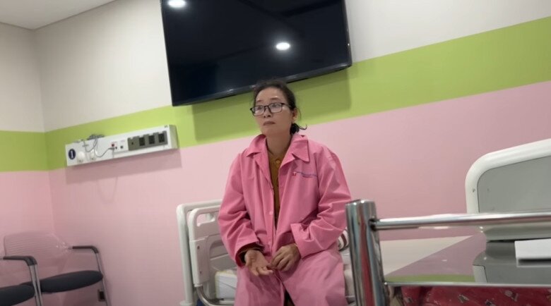 Vợ kém 26 tuổi của Tiết Cương và hành trình đi đẻ: Từ nhập viện khẩn cấp đến lộ diện tươi tắn sau sinh - 4