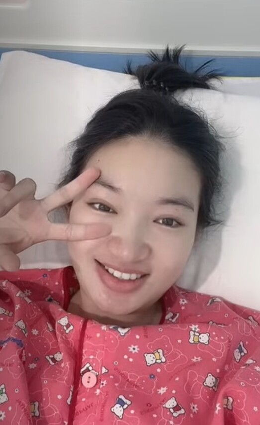 Vợ kém 26 tuổi của Tiết Cương và hành trình đi đẻ: Từ nhập viện khẩn cấp đến lộ diện tươi tắn sau sinh - 6
