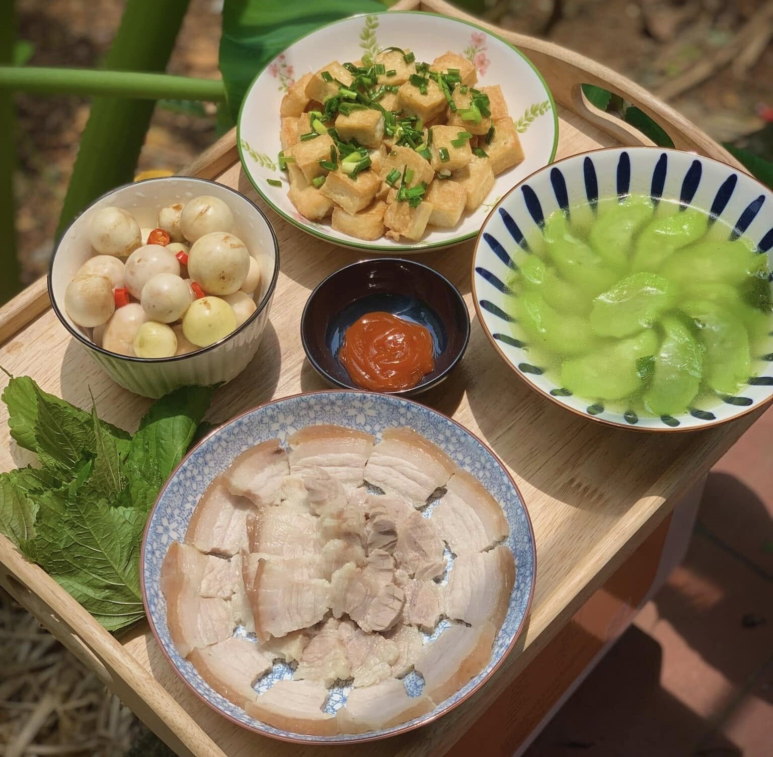 9X cứ cuối tuần là về nấu cơm cho bố mẹ, nhìn bữa ăn mùa hè đơn giản mà thèm chảy nước miếng - 11