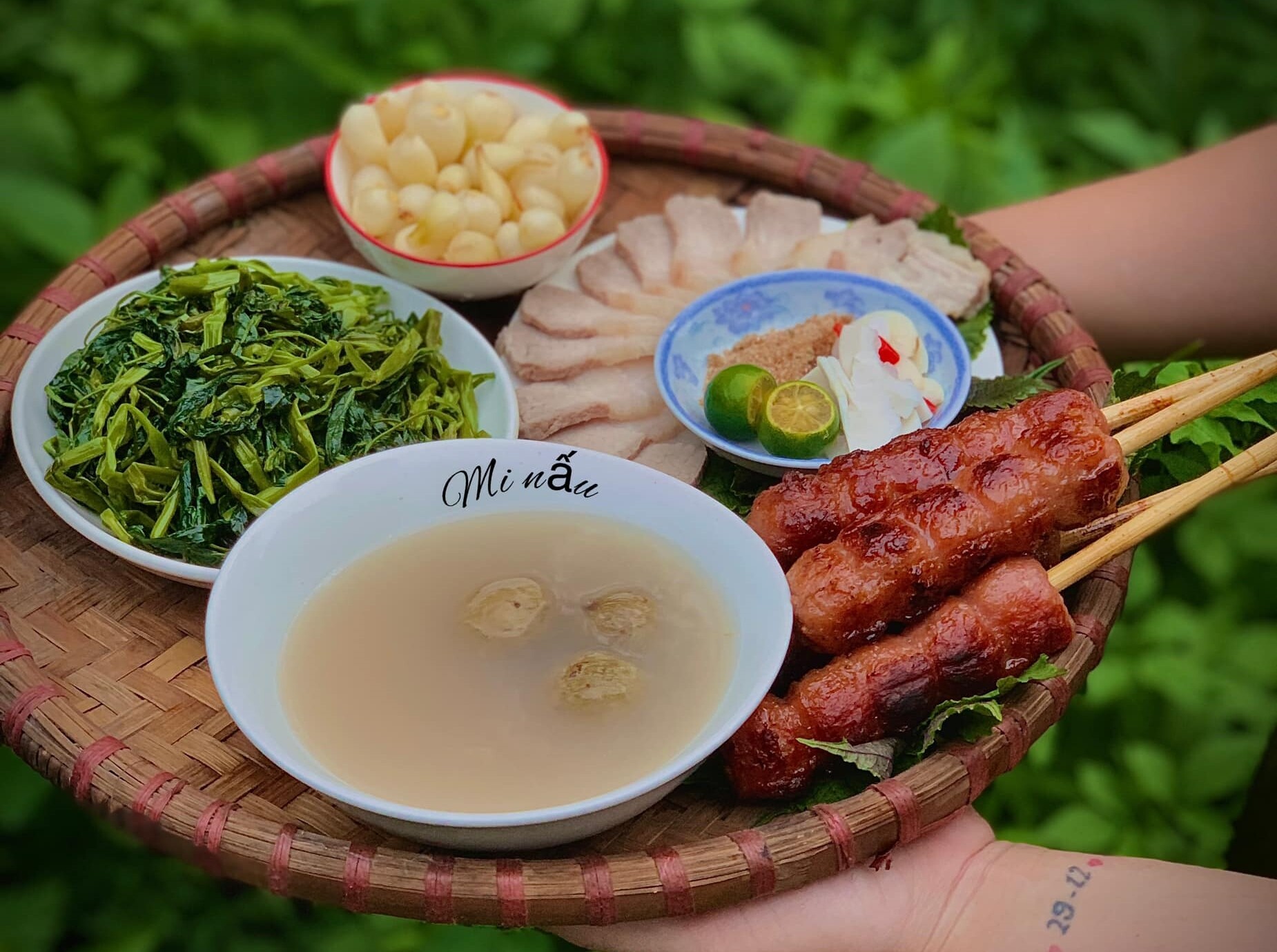 9X cứ cuối tuần là về nấu cơm cho bố mẹ, nhìn bữa ăn mùa hè đơn giản mà thèm chảy nước miếng - 3