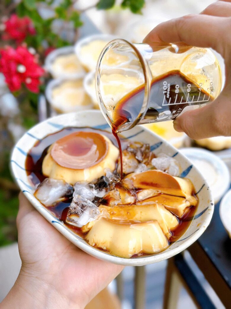 Nhiều năm làm flan caramel giờ mới biết, cần phải làm điều này bánh mới không bị rỗ, nhiều người làm sai nên không ngon - 9