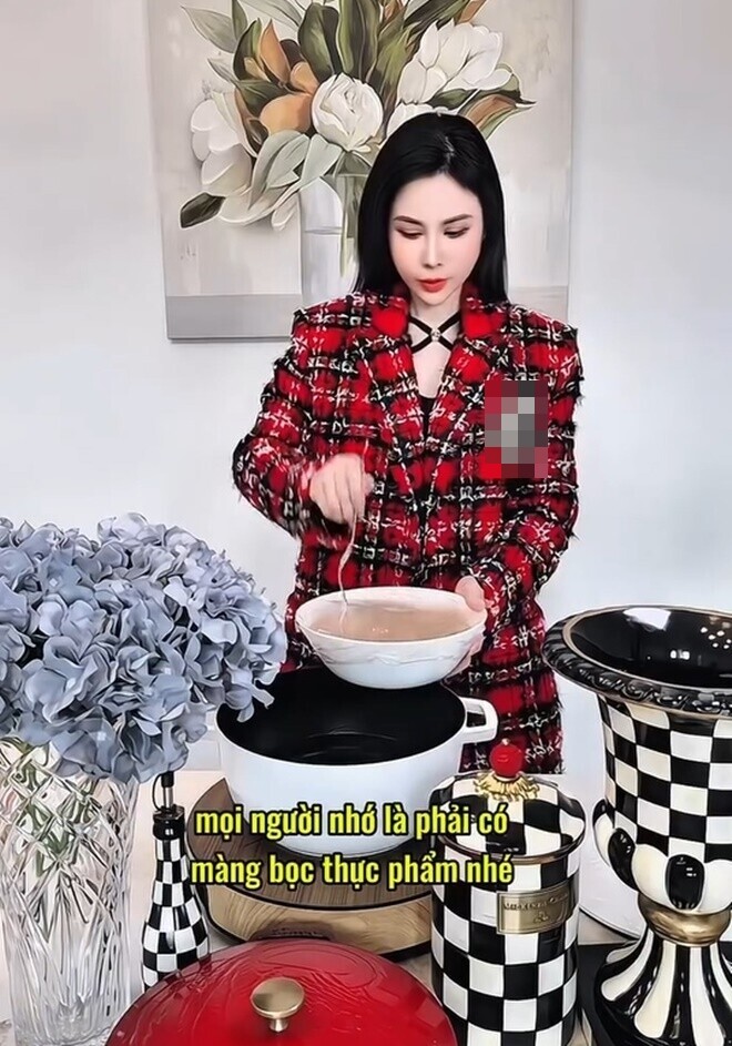 Hoa hậu lồng lộn lên đồ trăm triệu vào bếp nấu nồi bún riêu 1 triệu, bị bình luận &#34;tội gì phải khổ&#34; - 6