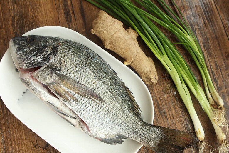 Loại cá bình dân ít xương nhiều thịt, không là đặc sản nhưng được ưa chuộng, giá dao động 60.000 đồng/kg, đem hấp cực ngon - 2