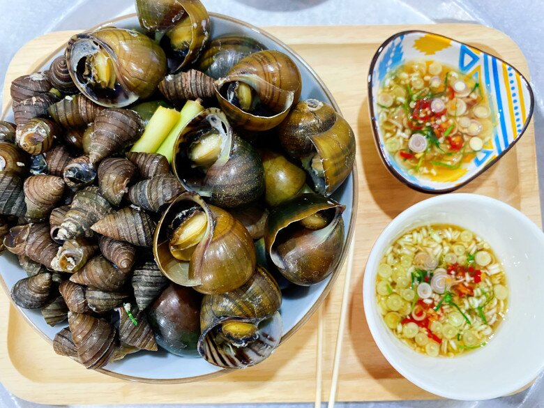 Luộc ốc, người cho nước người cho thêm mẻ, còn đây là cách làm của người bán ốc khiến con nào cũng ngon ngọt, sạch, giòn - 2