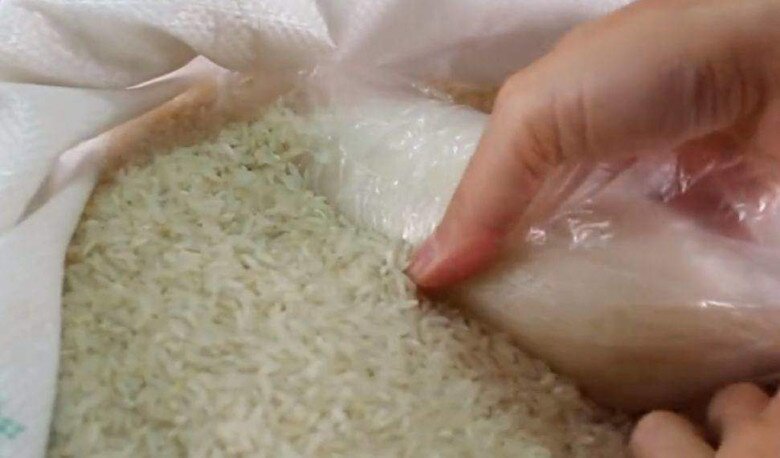 Mẹ chồng hoảng hốt khi thấy con dâu nhét củ cải vào thùng gạo, nhưng vài ngày sau thì phải khen nức nở! - 3