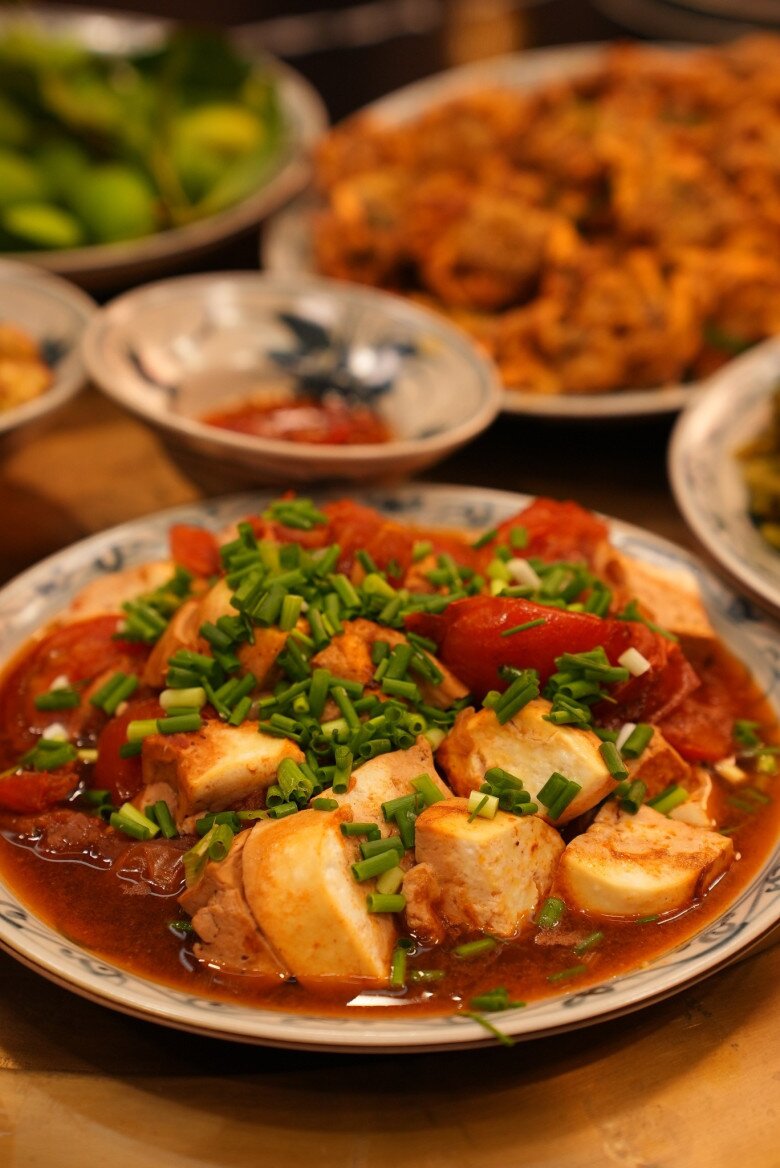 Á hậu Việt giàu có cho cả nhà ăn cơm dưới đèn dầu toàn món dân dã, mẹ ruột thốt lên một câu - 3