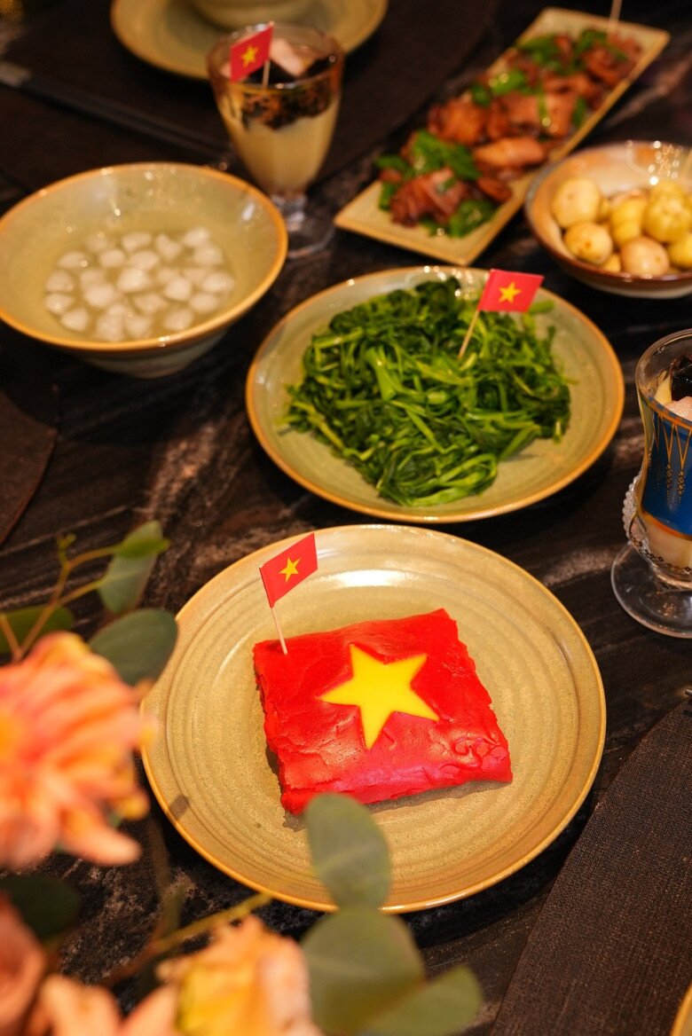 Á hậu Việt giàu có cho cả nhà ăn cơm dưới đèn dầu toàn món dân dã, mẹ ruột thốt lên một câu - 7
