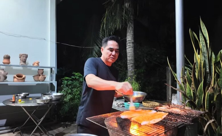 Bữa ăn thơm nức của diễn viên 52 tuổi chưa vợ - Trung Dũng và mẹ ruột ở căn nhà bình dị - 6