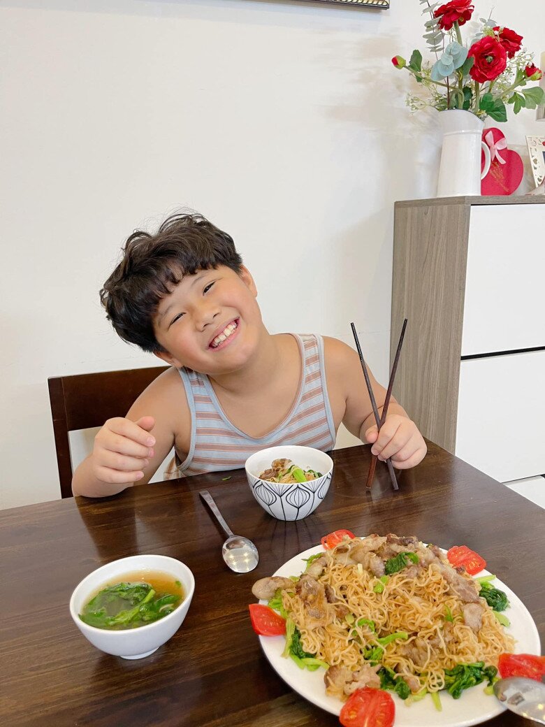 Lý do MC &#34;Chúng tôi là chiến sĩ&#34; hiếm khi thể hiện tài nấu nướng, bữa cơm nhà hao cơm làm nhiều người xuýt xoa - 8