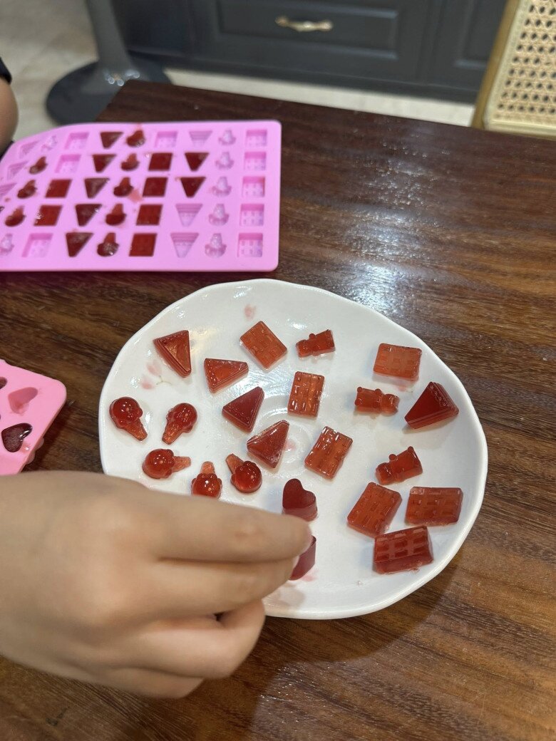 MC đông con nhất nhì VTV bày trò cho các con làm kẹo chip chip, thành công hơn mong đợi - 7