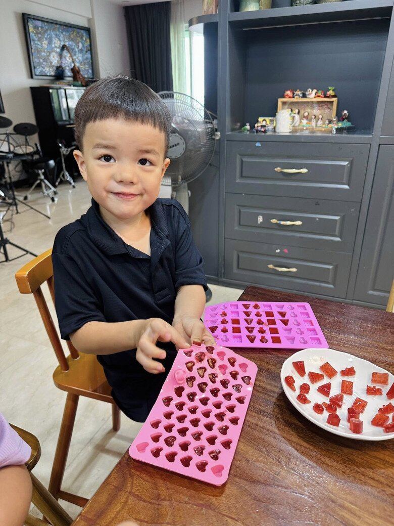 MC đông con nhất nhì VTV bày trò cho các con làm kẹo chip chip, thành công hơn mong đợi - 6