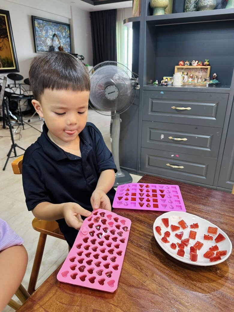 MC đông con nhất nhì VTV bày trò cho các con làm kẹo chip chip, thành công hơn mong đợi - 10