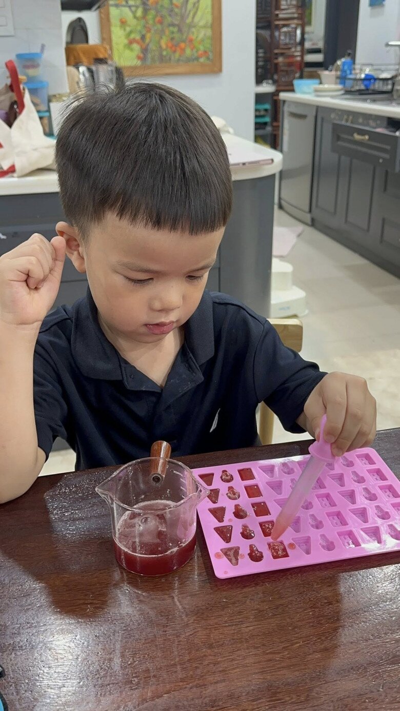 MC đông con nhất nhì VTV bày trò cho các con làm kẹo chip chip, thành công hơn mong đợi - 3