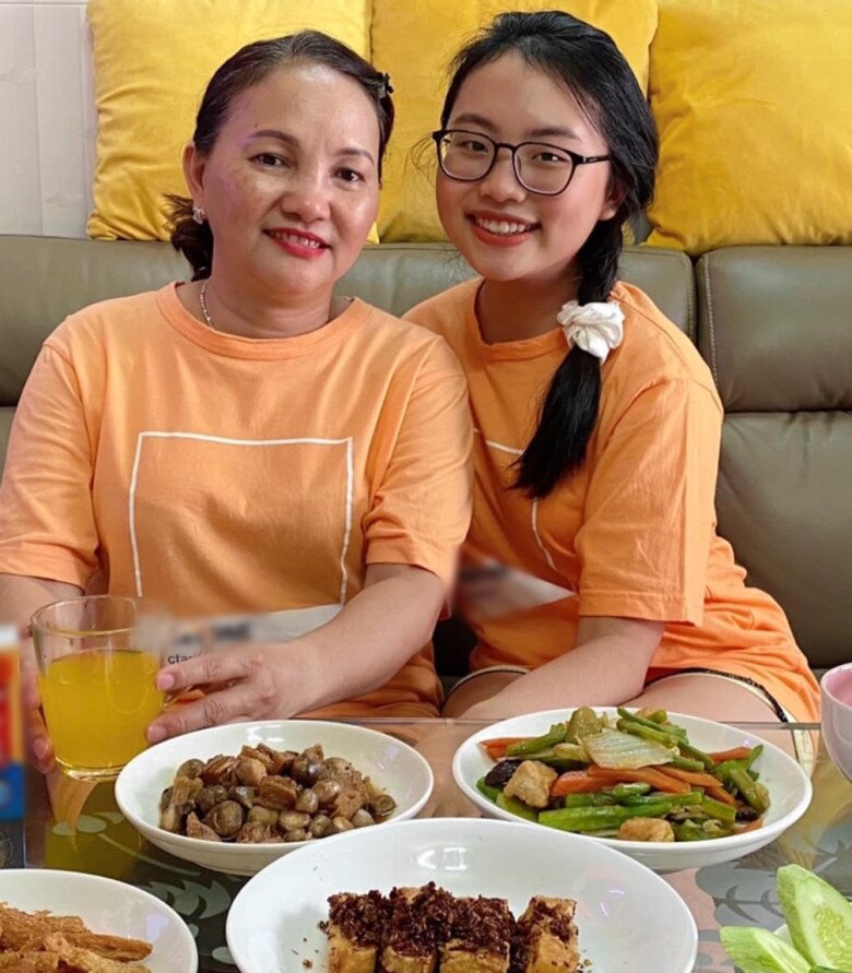 Mẹ Phương Mỹ Chi làm cơm cho con mang đến phim trường, Trấn Thành xuýt xoa: &#34;Nách giật 45 độ!&#34; - 5