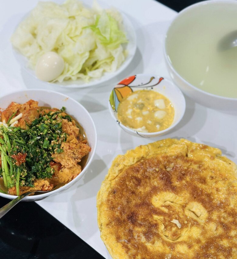 Siêu mẫu 3 con khẳng định &#34;thắng đời nhiều số 0&#34; khi khoe cơm chồng nấu, chỉ hơn 100k cho 5 người vẫn đầy ắp - 8