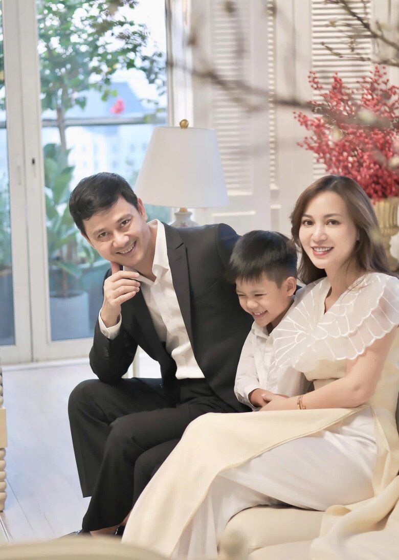 Phú bà Vbiz khoe khoảnh khắc mang bầu “tuyệt đối điện ảnh” bên chồng điển trai, U50 qua 1 lần sinh nở vẫn đẹp phát sáng - 3