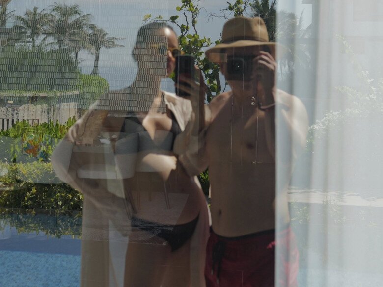Người mẫu Việt diện bikini bé xíu khoe bụng bầu sắp sinh với chồng Tiến sĩ, tạo dáng đến đâu, đốn tim đến đó - 6