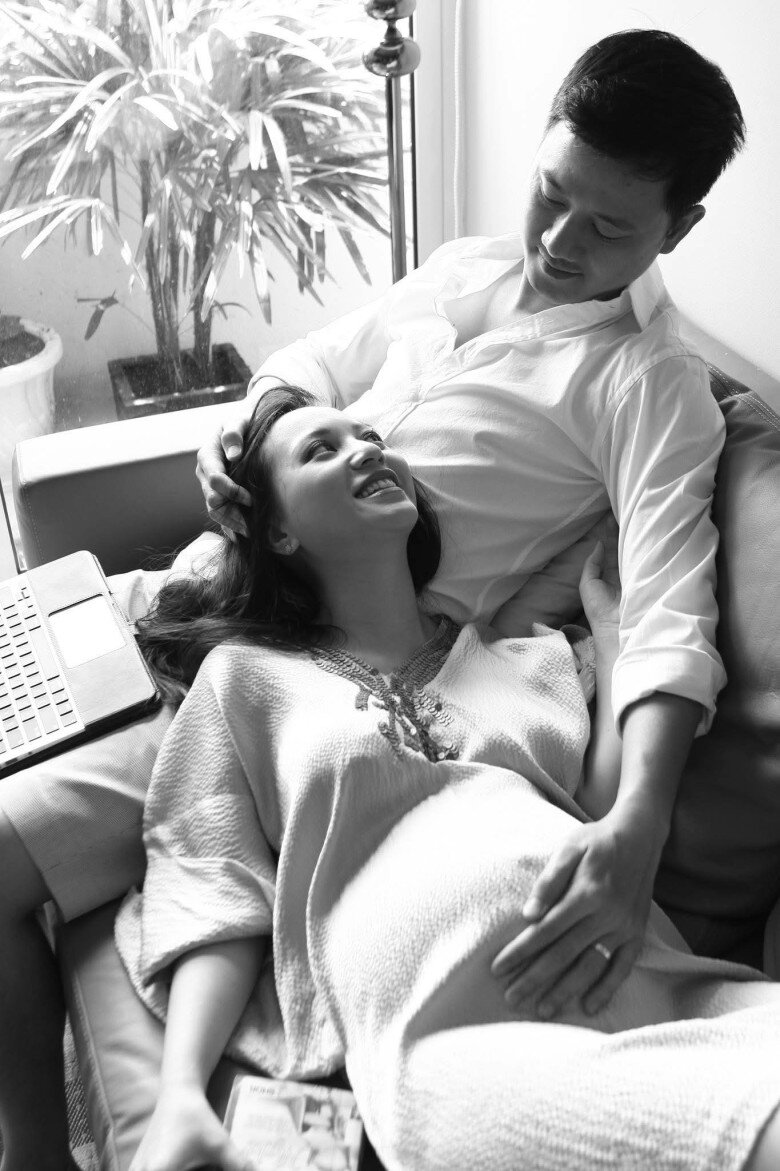 Phú bà Vbiz khoe khoảnh khắc mang bầu “tuyệt đối điện ảnh” bên chồng điển trai, U50 qua 1 lần sinh nở vẫn đẹp phát sáng - 2