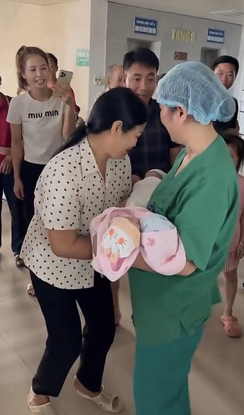 Làm thụ tinh nhân tạo, sản phụ Bắc Giang như &#34;trúng độc đắc&#34; khi sinh tới 3 bé, gia đình có tổng cộng 6 con đủ nếp đủ tẻ - 2