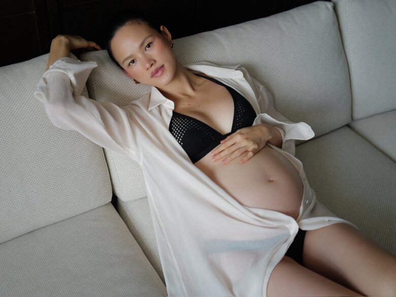 Người mẫu Việt diện bikini bé xíu khoe bụng bầu sắp sinh với chồng Tiến sĩ, tạo dáng đến đâu, đốn tim đến đó - 3