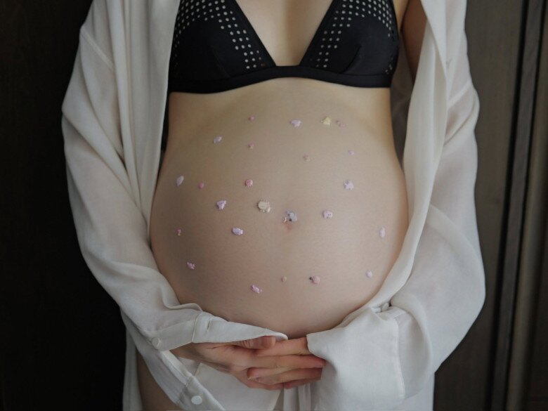 Người mẫu Việt diện bikini bé xíu khoe bụng bầu sắp sinh với chồng Tiến sĩ, tạo dáng đến đâu, đốn tim đến đó - 7