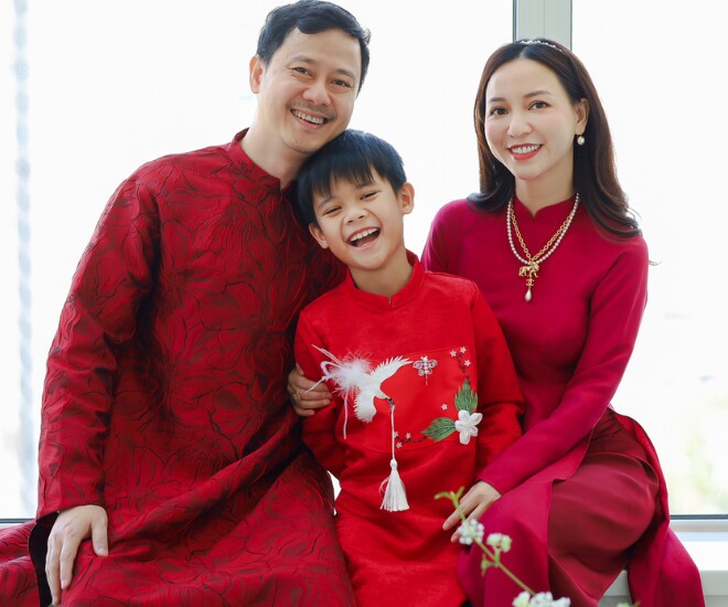 Phú bà Vbiz khoe khoảnh khắc mang bầu “tuyệt đối điện ảnh” bên chồng điển trai, U50 qua 1 lần sinh nở vẫn đẹp phát sáng - 1