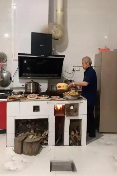 Bố chồng U70 dậy sớm mỗi ngày nấu cơm cữ cho con dâu, nhìn món ăn trên bàn cô gái rơi nước mắt - 3