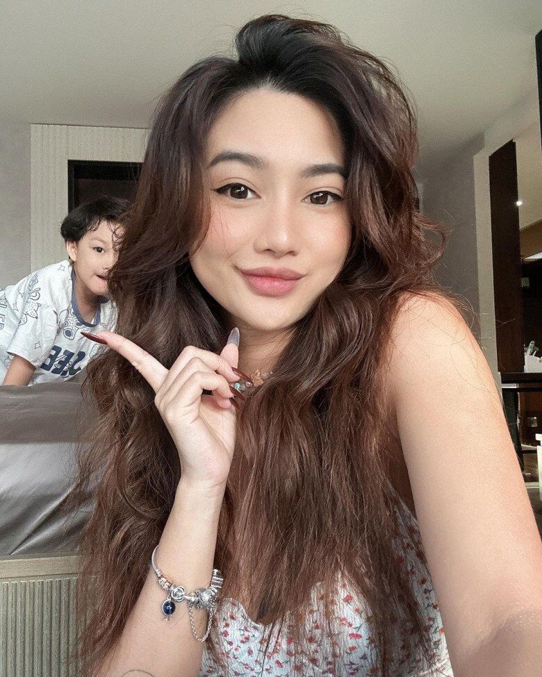 Từng thỏa thuận “nhận một miếng đất phải sinh cho chồng một đứa con”, phú bà Diệp Lê tá hoả khi chồng trẻ đòi sinh tận 11 bé - 6