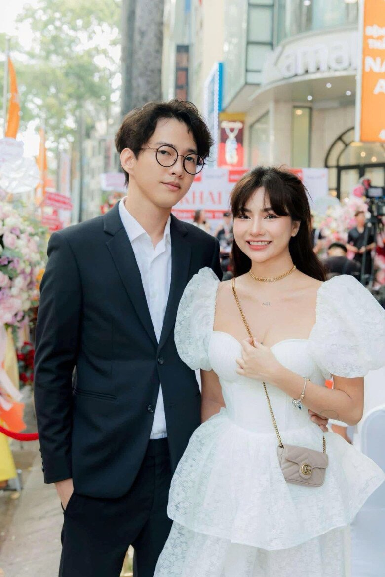 Từng thỏa thuận “nhận một miếng đất phải sinh cho chồng một đứa con”, phú bà Diệp Lê tá hoả khi chồng trẻ đòi sinh tận 11 bé - 4