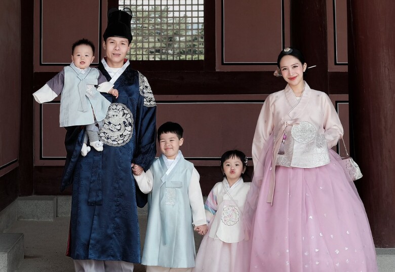 Con gái đại gia Minh Nhựa khoe tên gọi ở nhà cute của con trai út, bầu tháng cuối bụng không vết rạn - 6