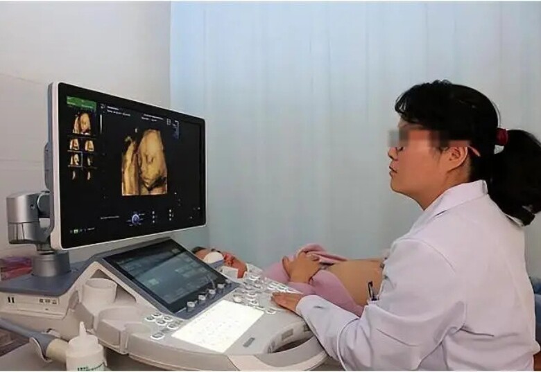Đến bệnh viện siêu âm, cô gái 18 tuổi tá hoả khi bác sĩ thông báo đang mang thai 8 bé - 7