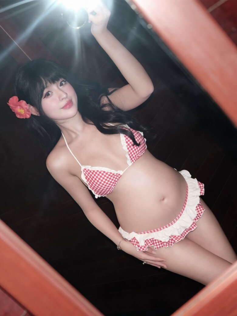 Hot girl 2k quê Gia Lai diện bikini nhỏ xíu khoe bụng bầu xinh, nhan sắc ngày càng thăng hạng sau khi lấy chồng CEO - 4