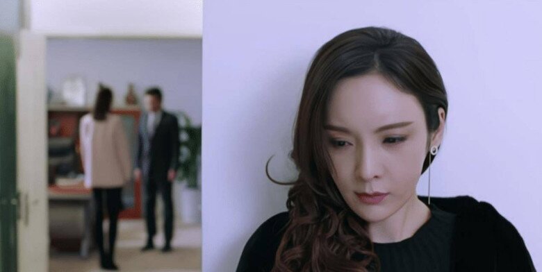 Anh trai chị dâu ngủ lại nhà, 1 giờ sáng tôi lặng người khi vô tình nghe hai người nói chuyện - 2