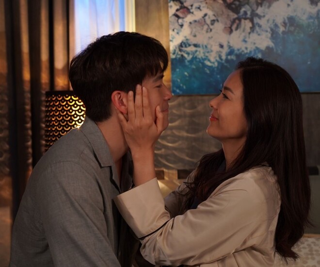 Chồng vừa mất, mẹ chồng đã khuyên tôi tái hôn, thấy thứ bà để dưới gối tôi mới hiểu - 1