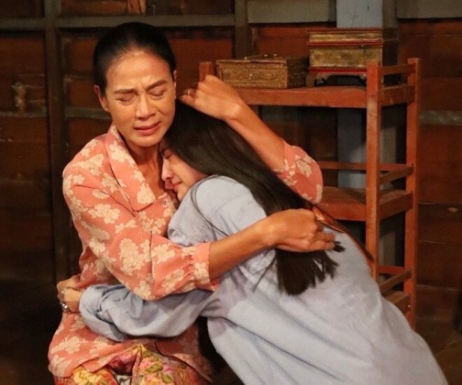Dẫn chồng sắp cưới đến thăm mẹ chồng cũ, lúc về bà cho túi gạo quê, mở ra tôi bật khóc - 2