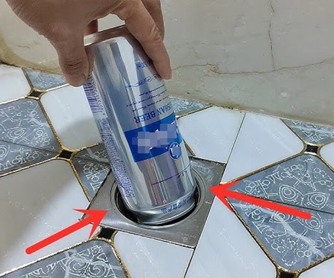 Đổ bia thừa xuống cống thoát nước, việc đơn giản nhưng giải quyết ngay vấn đề lớn trong mọi gia đình - 1