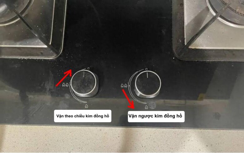 Khi giảm nhỏ lửa trên bếp gas, bạn nên vặn núm theo hướng nào? 90% người dùng đang làm sai - 1