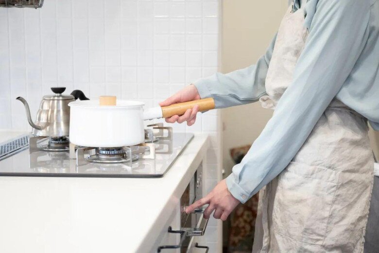 Khi giảm nhỏ lửa trên bếp gas, bạn nên vặn núm theo hướng nào? 90% người dùng đang làm sai - 3