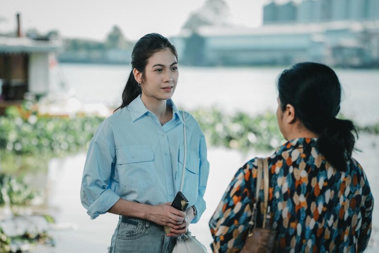 Mới ly hôn nửa năm mẹ đã ép đi xem mắt, nhìn thấy đối tượng được giới thiệu mà tôi sững sờ - 2
