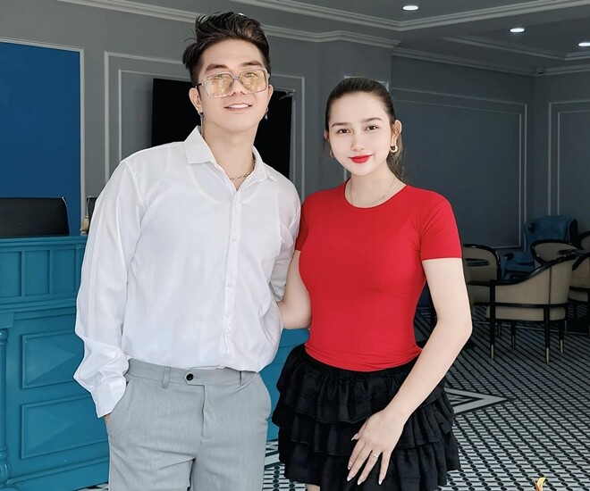 Vợ &#34;nhạc sĩ giàu nhất Việt Nam&#34; khoe khu vườn biệt thự nhưng làm ai nấy nghẹn ngào vì dấu ấn 2 người thân - 1