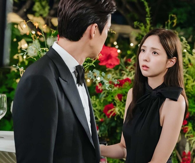 Tình cờ gặp chồng cũ và bạn gái mới trong buổi họp lớp, tôi nói 4 từ khiến anh thành trò cười - 1