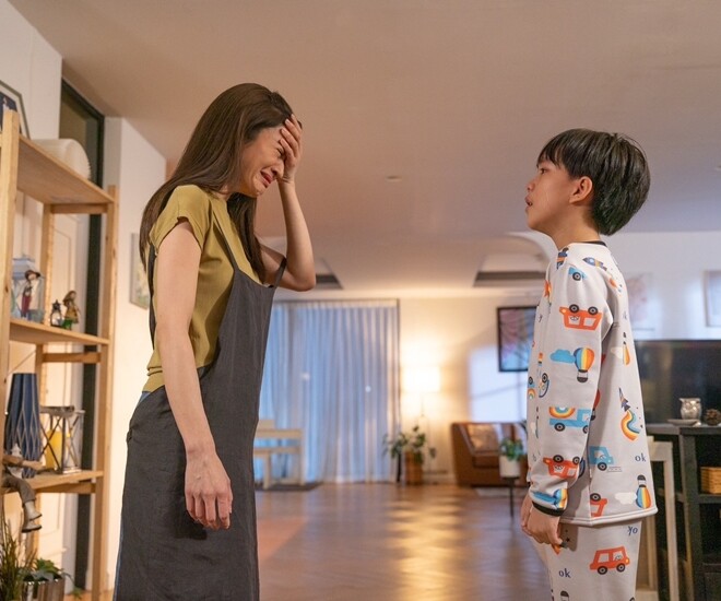 Xin mẹ kế tiền mua nhà cưới vợ nhưng bị từ chối, thấy thứ trong ngăn kéo bà, tôi hối hận tột cùng - 1