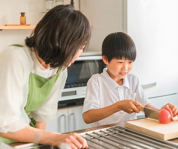 Bố mẹ hiện đại lựa chọn thực phẩm lành mạnh cho con - 1