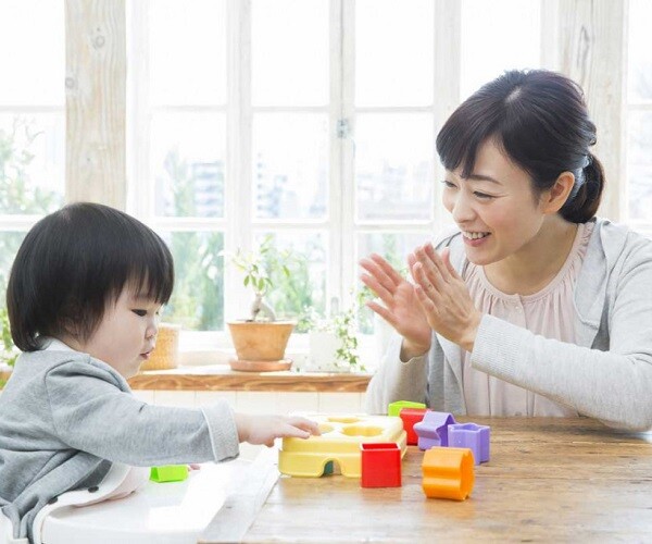 &#34;Con là số 1&#34; dễ khiến trẻ sinh ảo tưởng? Đây là lời chuyên gia mách bố mẹ khen con đúng - 1