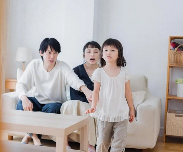 &#34;Con không ngoan, bố mẹ sẽ không yêu!&#34; Tình yêu có điều kiện khiến gia đình xa cách, nhưng phụ huynh chưa nhận ra - 1