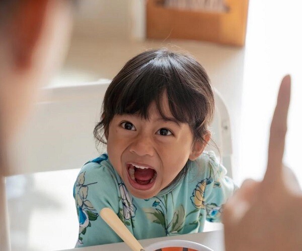 Trẻ nói &#34;Con ghét bố mẹ&#34;, phụ huynh có EQ cao sẽ đáp lại theo cách này - 1